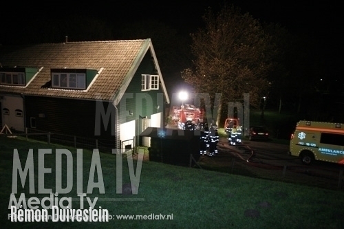 Grote brand in woning; één dode