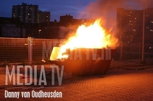Container met afval in brand