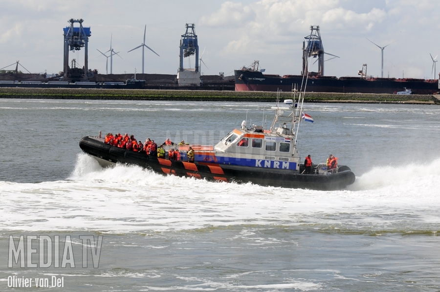 KNRM Hoek van Holland uitgevaren voor medische evacuatie aan boord van Aida Prima