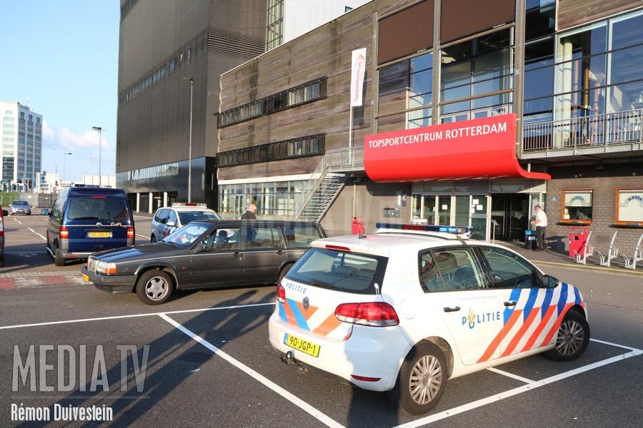 Topsportcentrum Rotterdam ontruimd tijdens wedstrijd Israël tegen Polen