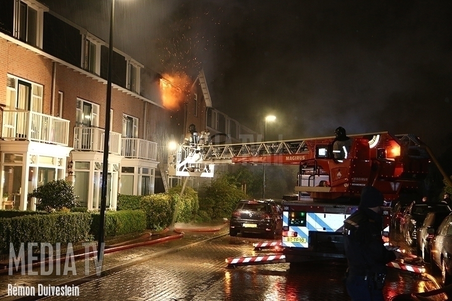 Uitslaande woningbrand Piet van de Polsingel Rotterdam