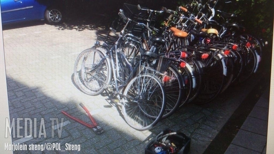 Man jat 12 fietsen aan de Willem Ruyslaan