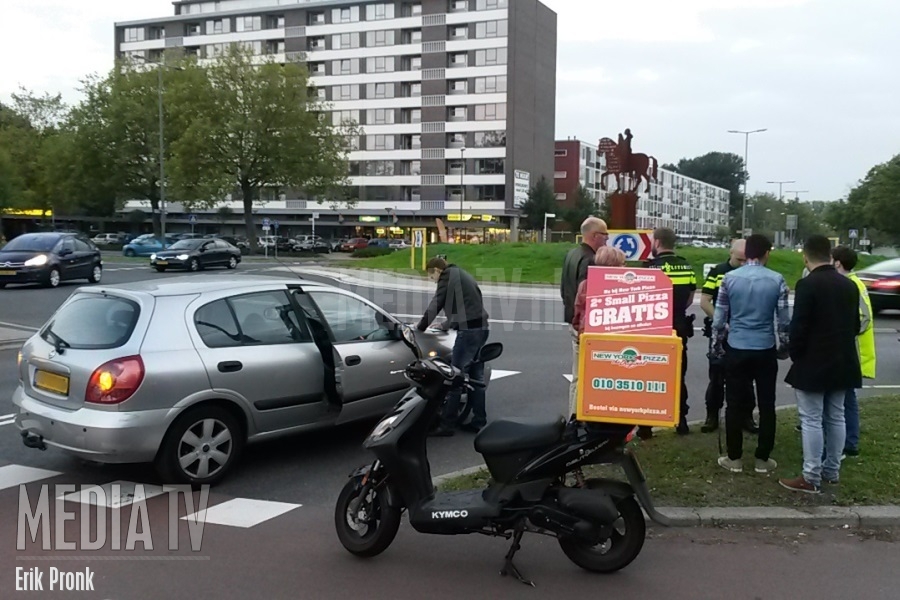 Scooter aangereden op Nieuwlandplein Schiedam
