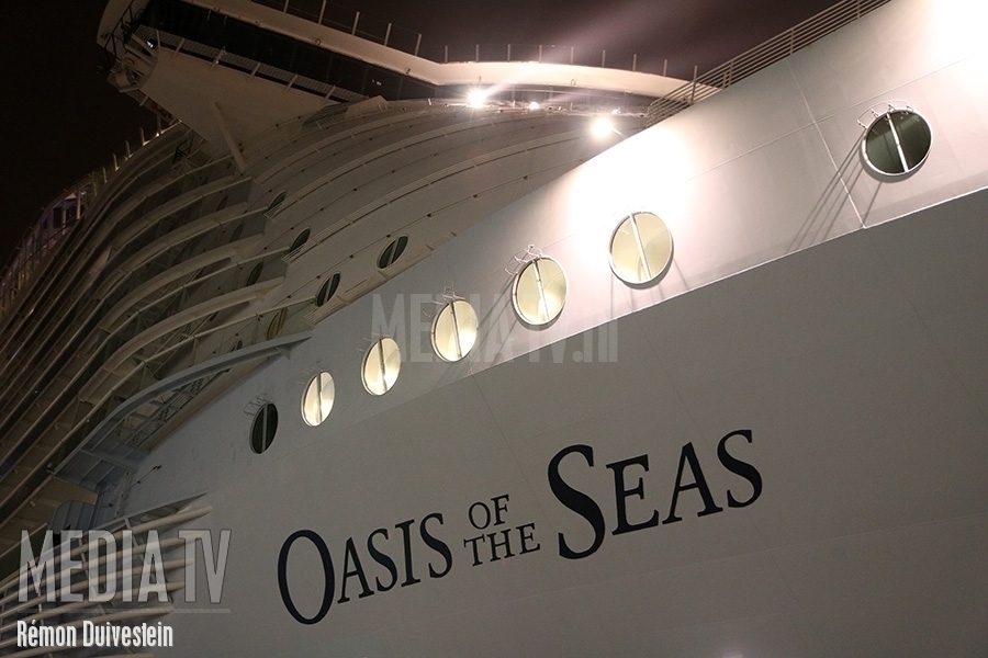 Oasis Of The Seas verlaat Rotterdam en onderweg naar Southampton (video)