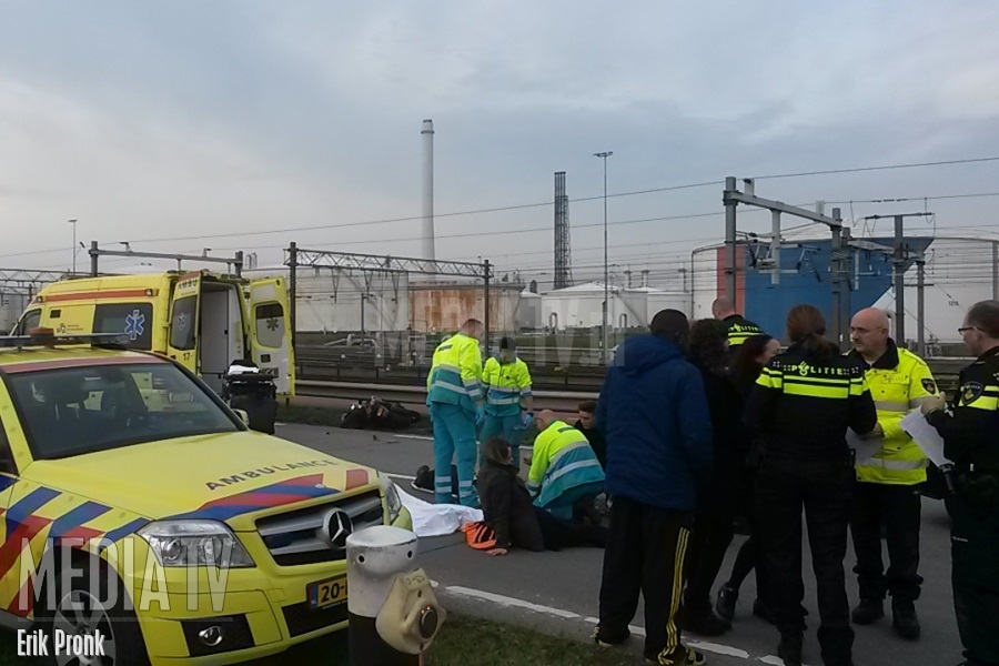 Scooterrijder gewond bij ongeval Vondelingenweg Hoogvliet