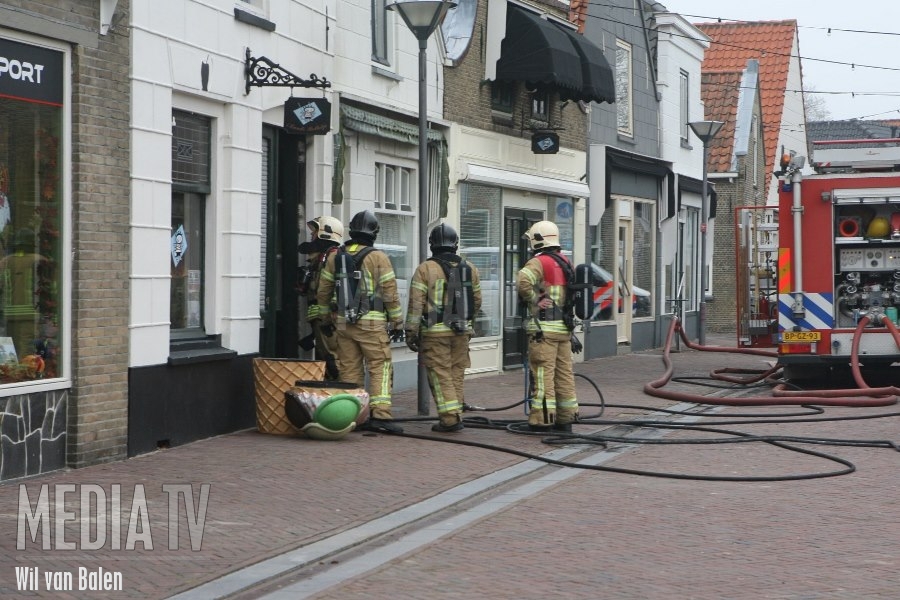 IJssalon getroffen door middelbrand Breedstraat Zuidland