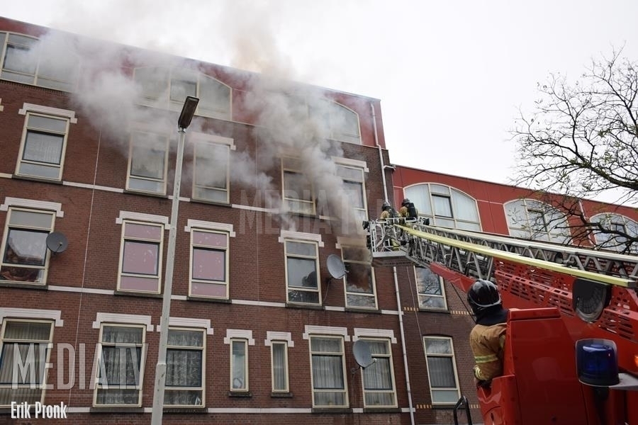 Middelbrand in woning Bloemfonteinstraat Rotterdam