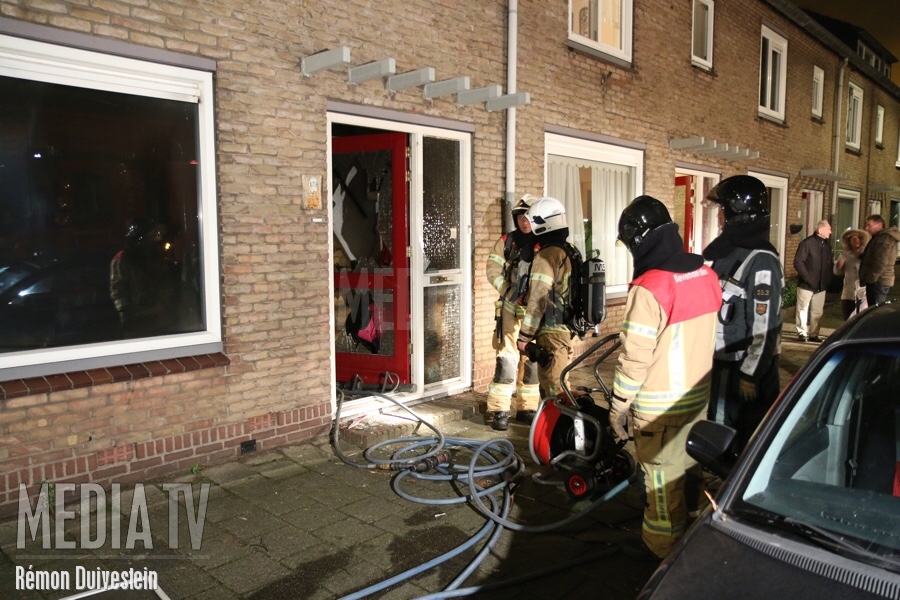 Brand in woning Jacob van Ruysdaelsingel Capelle aan den IJssel (video)