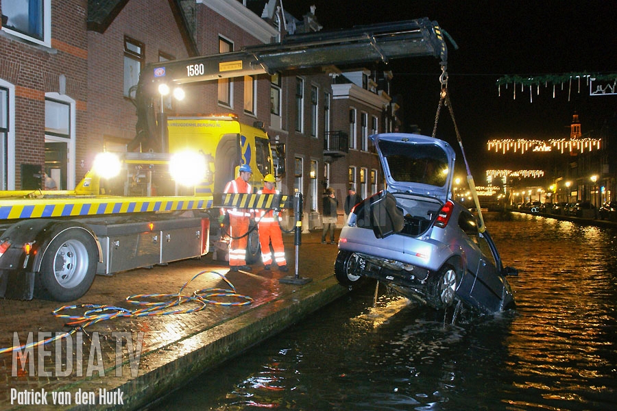 Auto raakt te water Noordvliet Maassluis