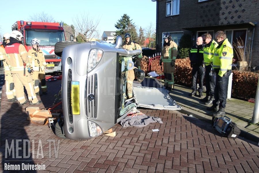 Gewonde bij auto op z'n kant Hoefweg Bleiswijk (video)
