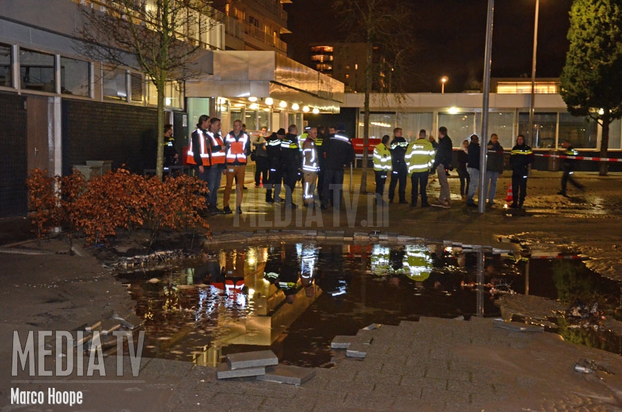 Grote schade door waterleidingbreuk Sinclair Lewisplaats Rotterdam (video)