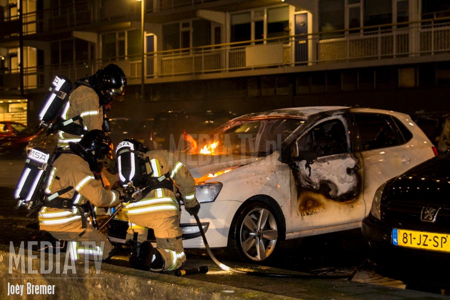Twee auto's uitgebrand Bachplein Schiedam