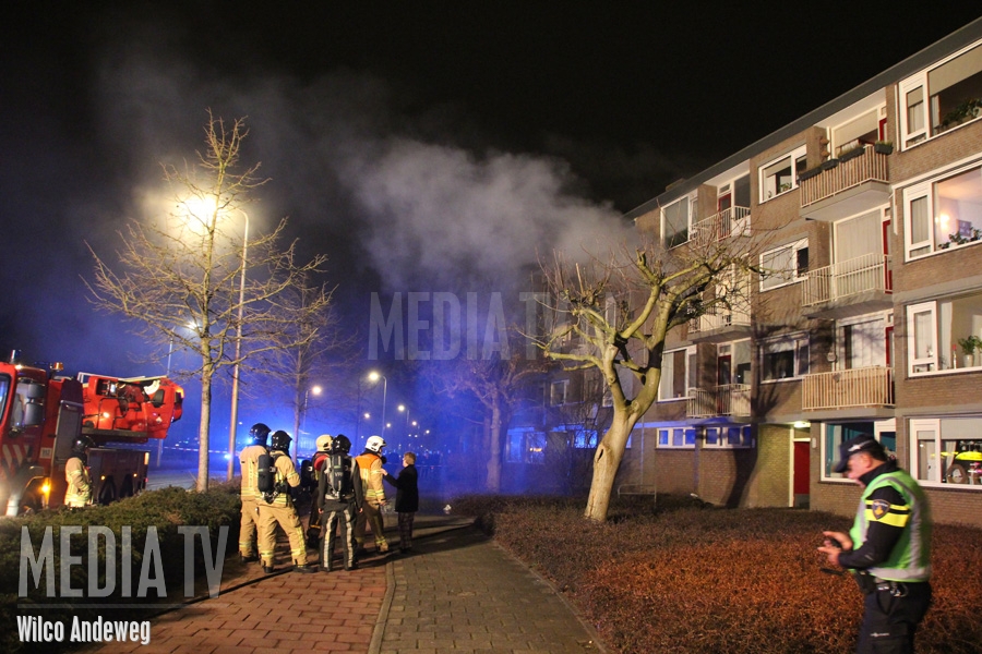 Uitslaande woningbrand Burgemeester de Zeeuwstraat Ridderkerk (video)
