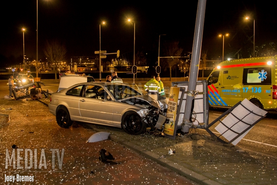 Ravage na eenzijdig ongeval Brugweg Rotterdam (video)