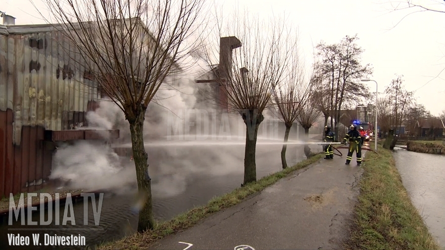 Zeer grote brand bij metaalverwerkingsbedrijf in Streefkerk (video)