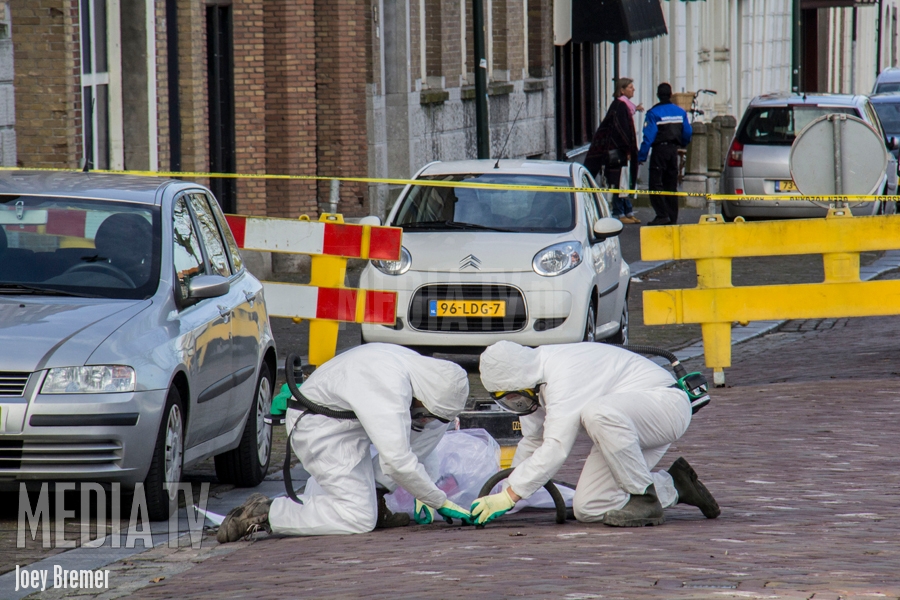 Westhavenkade Vlaardingen afgesloten na vondst asbest (video)