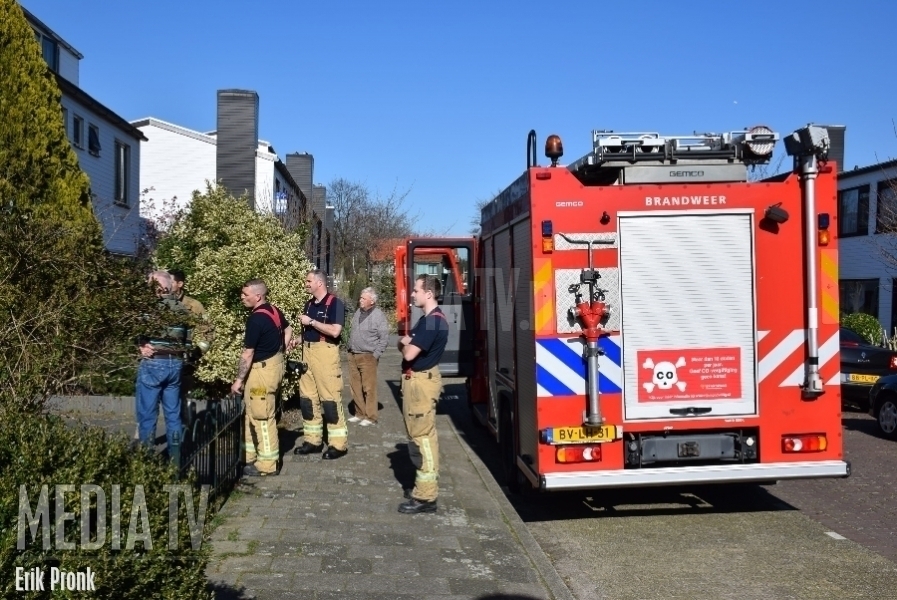 Bewoners ruiken benzinelucht in woningen Insulindestraat Vlaardingen