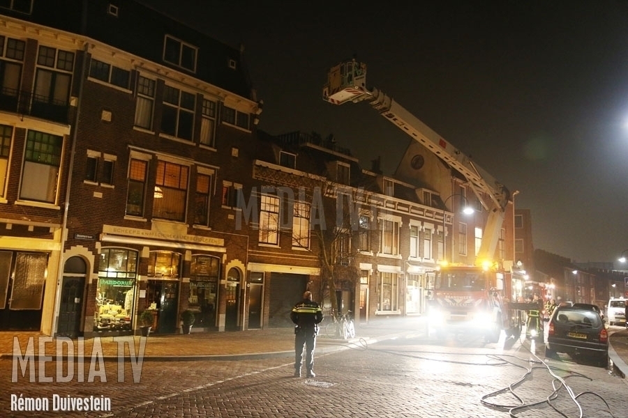 Brandweer redt gezin bij woningbrand Dordrecht