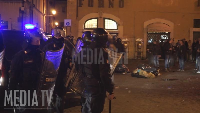 Politie Rotterdam publiceert opnieuw beelden van Rome-relschoppers