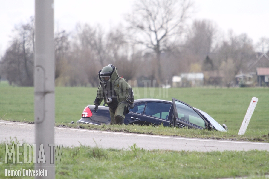 Auto met explosieven bij oprit snelweg A27 Noordeloos (video)