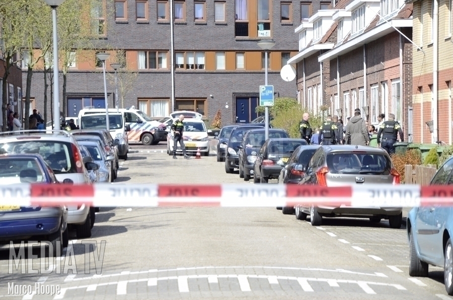 Politie lost waarschuwingsschoten bij aanhouding Stoppelstraat Rotterdam (video)