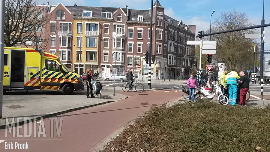 Tweewielers botsen op Beukelsdijk Rotterdam