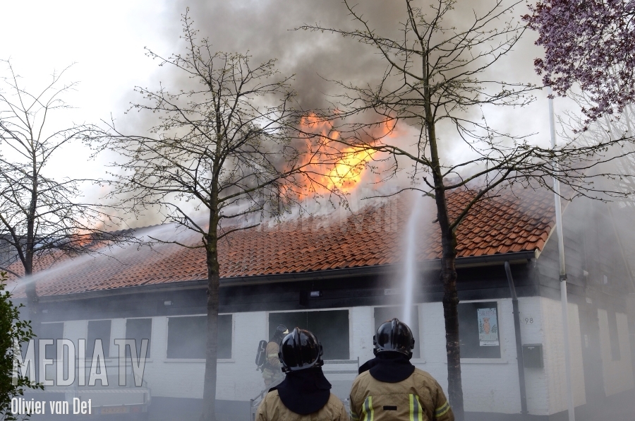 Zeer grote brand aan de Dreef in Rotterdam (video)