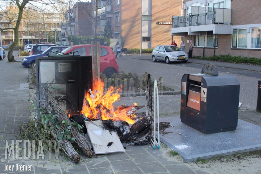 Afvalbakken in brand Baarnhoeve Vlaardingen