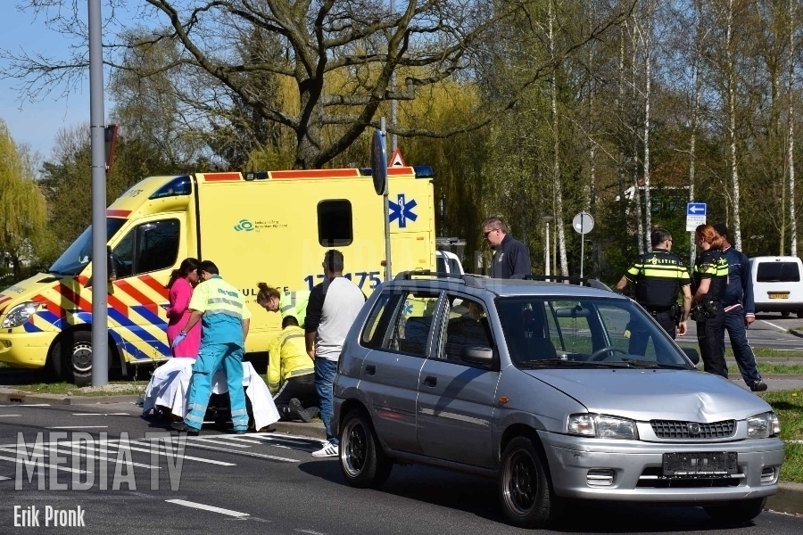 Voetganger geschept door auto Dorpsweg Rotterdam