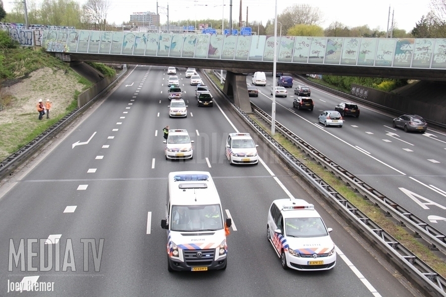 Langzaam-aan actie voor een beter CAO door de politie op Rotterdamse snelwegen