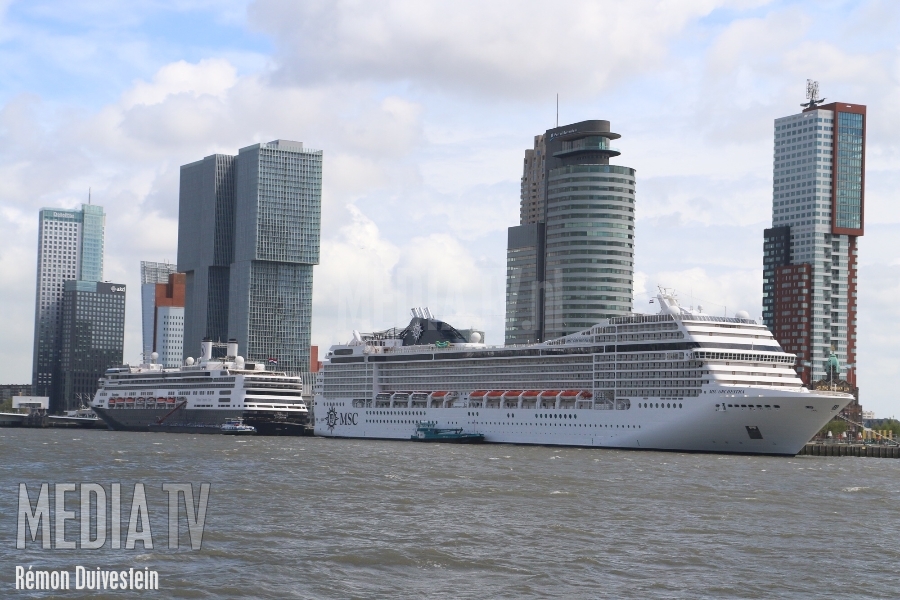 Drukte met cruiseschepen aan de Wilhelminapier in Rotterdam