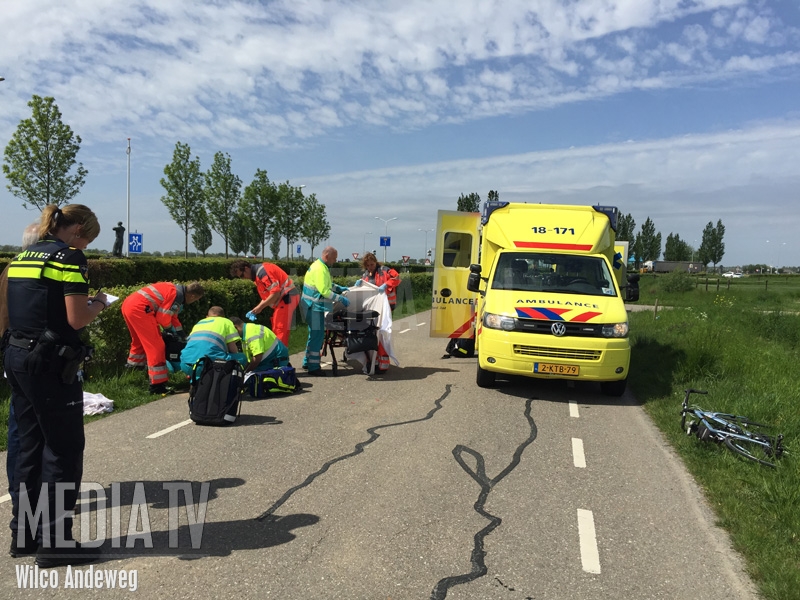 Wielrenner gewond na aanrijding Provincialeweg Heinenoord