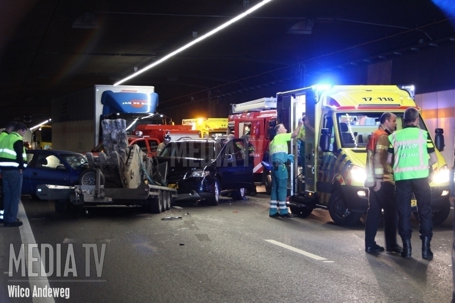 Gewonden bij ongeval op snelweg A29 in Heinenoordtunnel (video)