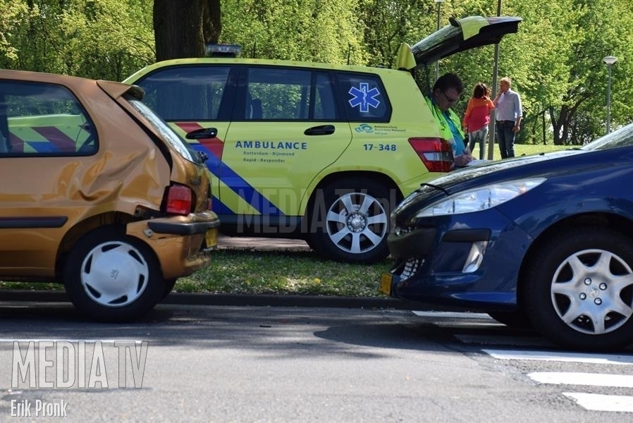 Kop-staart met defensievoertuig Maasboulevard Rotterdam
