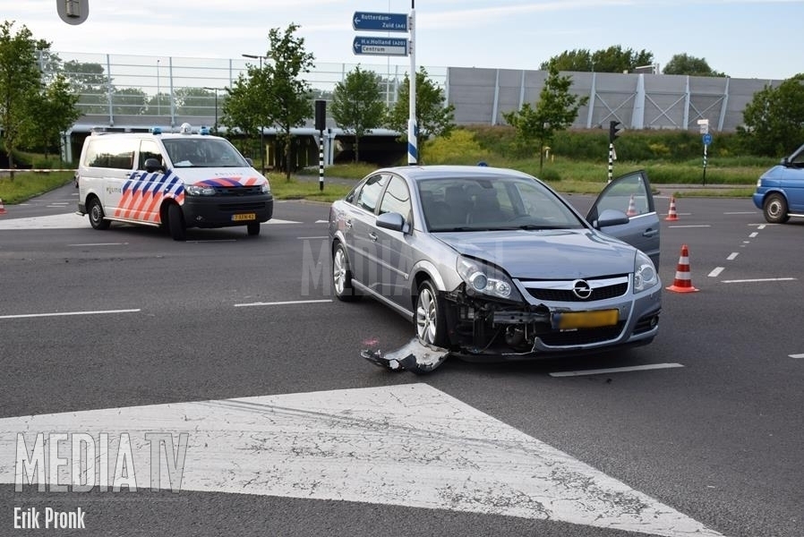 Auto's botsen op Burgemeester Heusdenslaan Vlaardingen