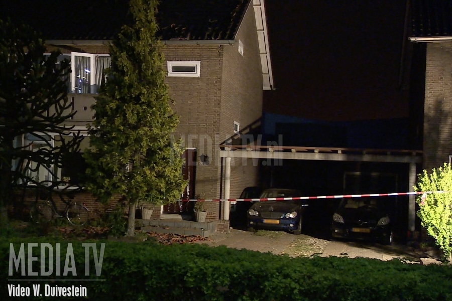 Verwarde man veroorzaakt explosie in woonhuis Pieter Zeemanstraat  Zwijndrecht (video)