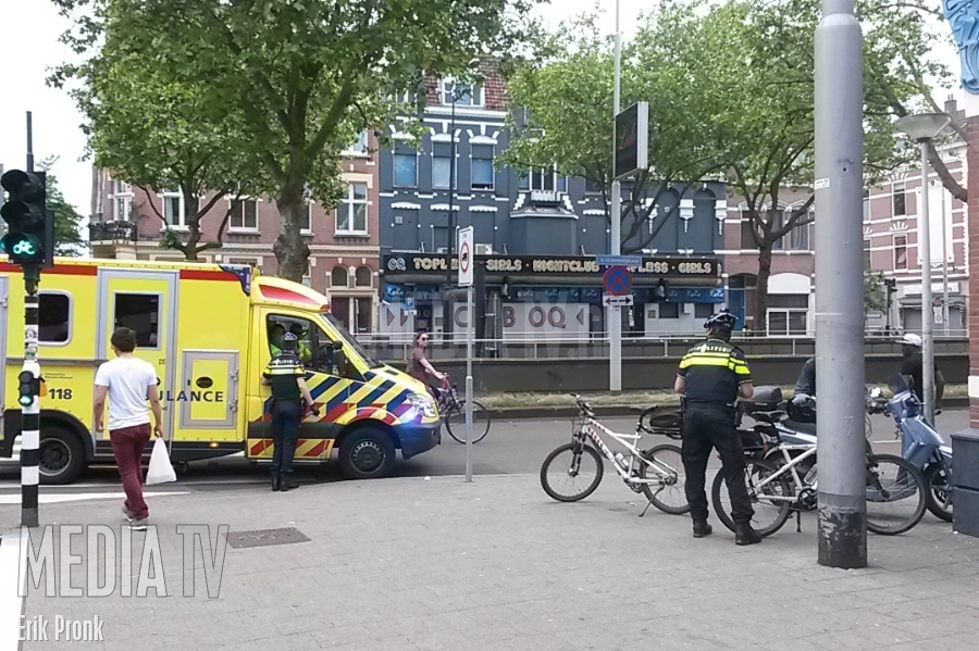 Fietser krijgt stuur in oog 's-Gravendijkwal Rotterdam