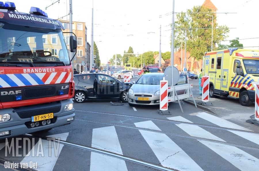 Gewonden bij aanrijding twee personenauto's Breeplein Rotterdam