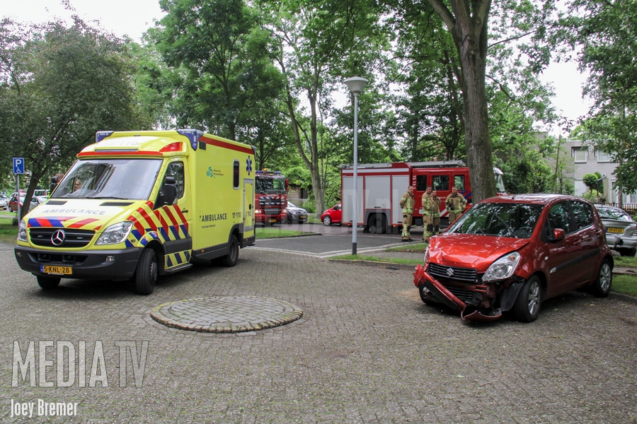 Automobilist raakt geparkeerde autoâ€™s na onwelwording Willem de Zwijgerlaan Vlaardingen