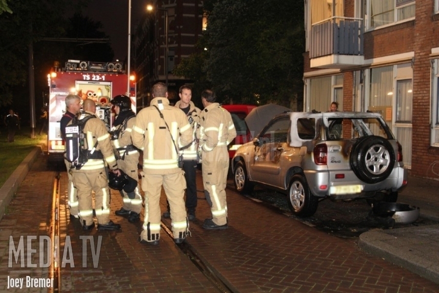 Woningen ontruimd na autobrand Provenierssingel Rotterdam