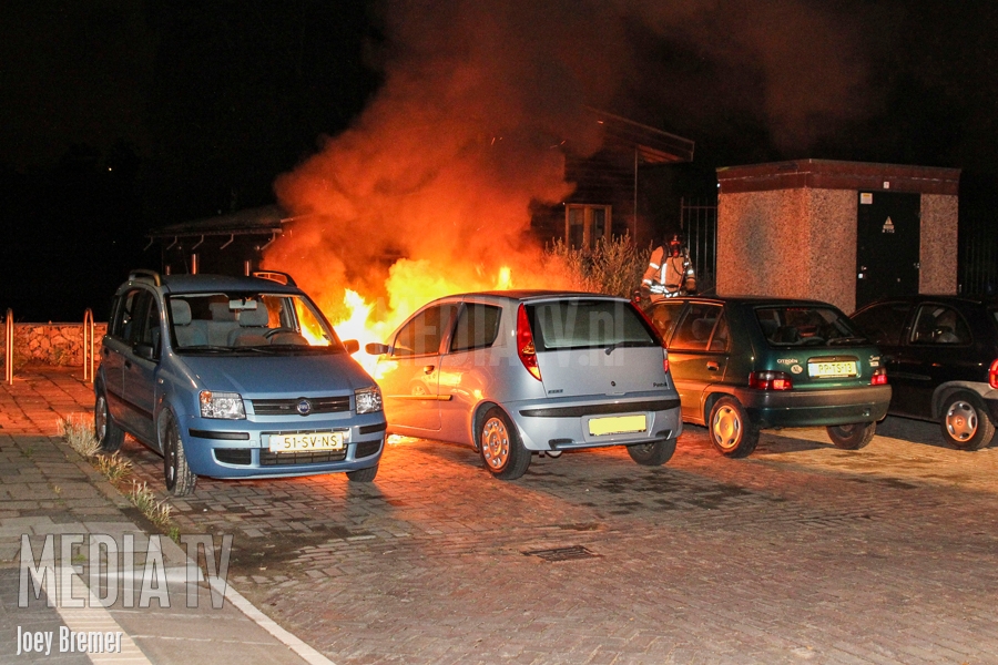 Wederom brand in auto Johan de Wittstraat Vlaardingen (video)