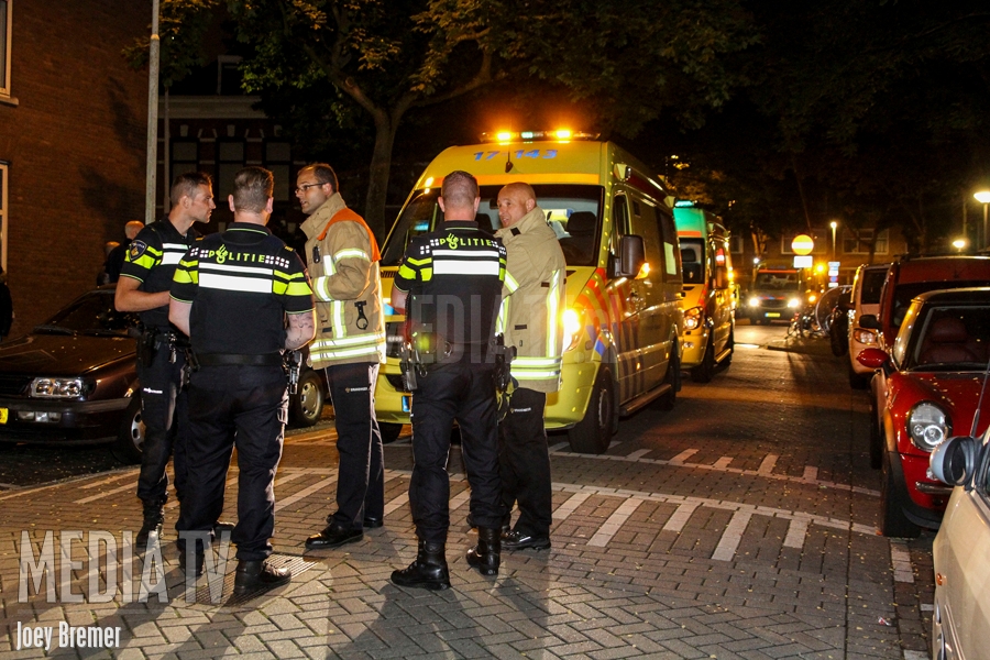 Tientallen personen onwel in woningen Slotboomstraat Rotterdam (video)