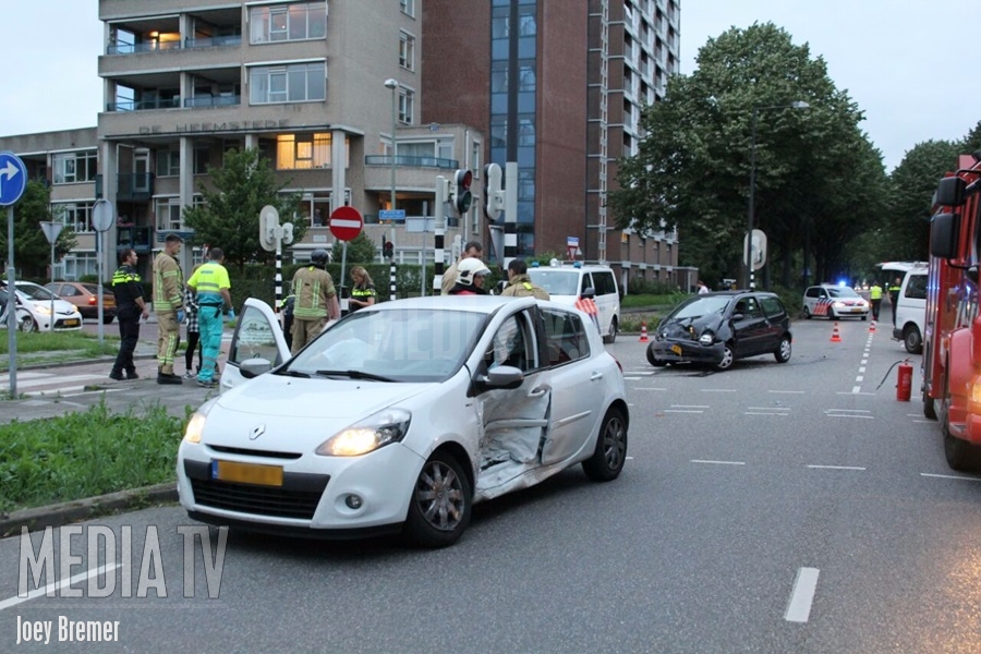 Aanrijding met vijf gewonden op Holysingel Vlaardingen (video)