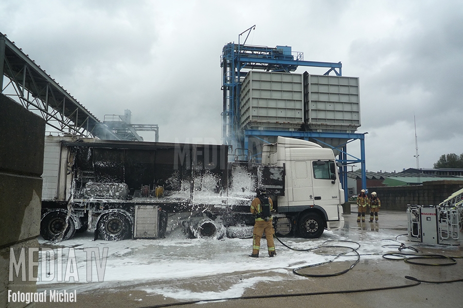 Brand in trailer van vrachtwagen Stadionweg Rotterdam
