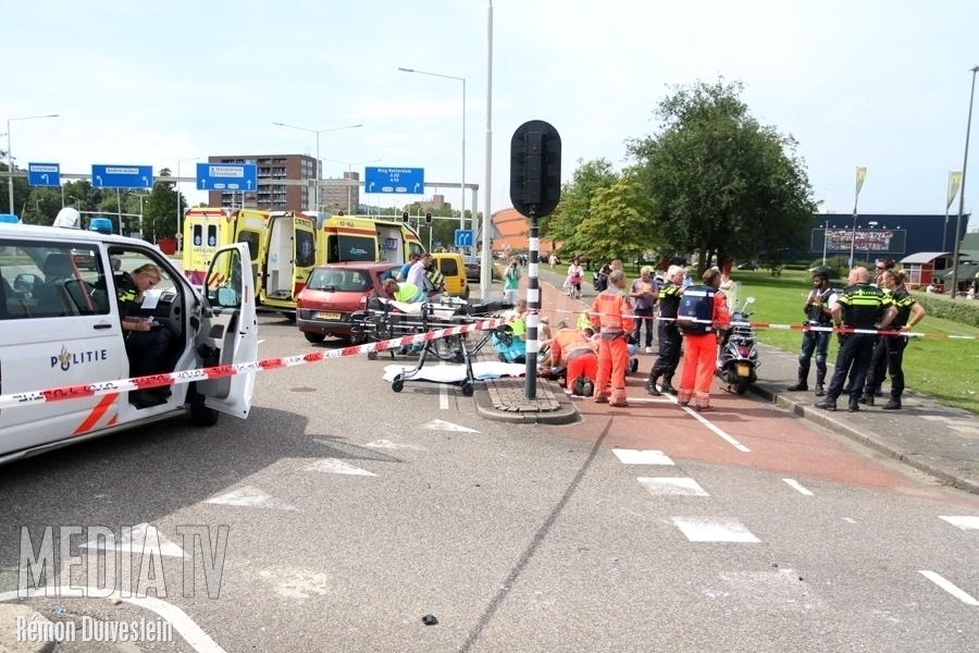 Twee gewonden bij aanrijding Hoofdweg Capelle aan den IJssel (video)