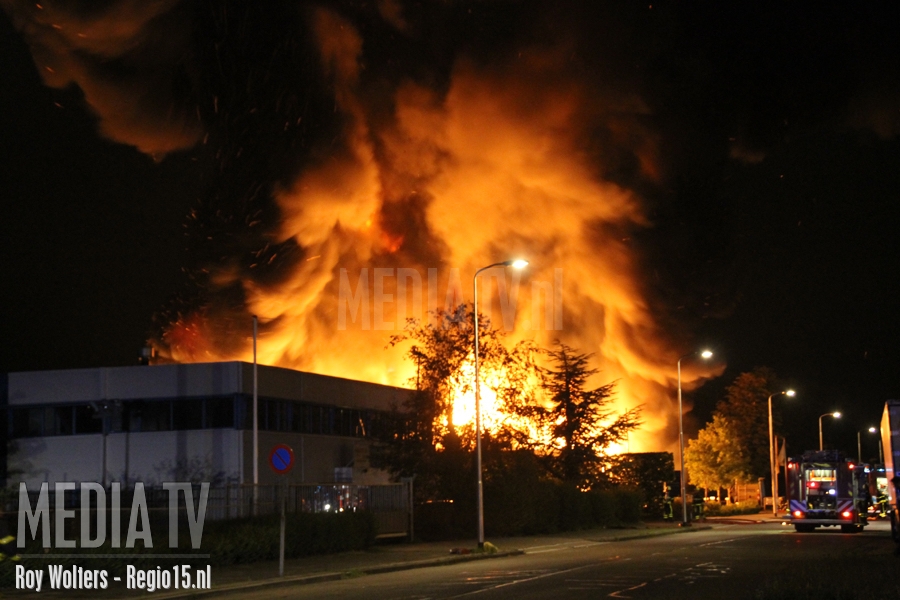 Kazerne Bleiswijk assisteerde bij zeer grote brand in Zoetermeer
