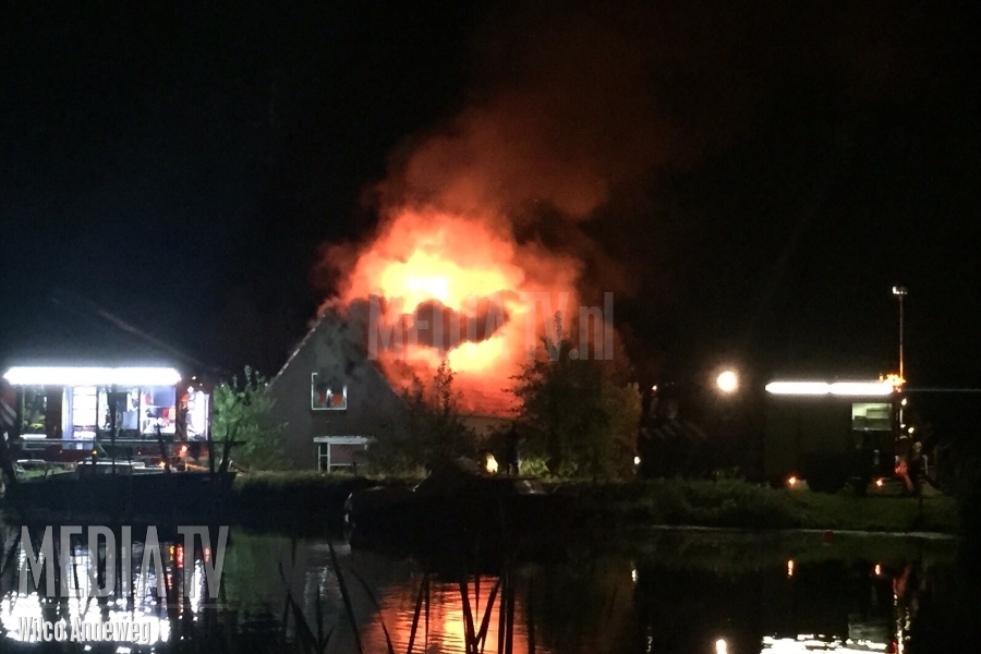 Uitslaande brand in woning Bergse Linker Rottekade Rotterdam