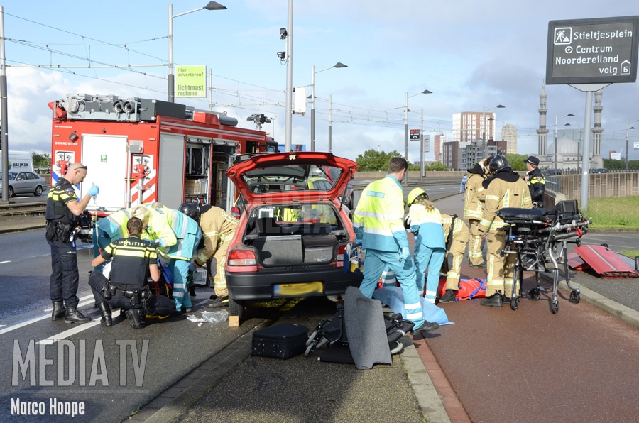 Twee gewonden bij eenzijdig ongeval Varkenoordseviaduct Rotterdam (video)