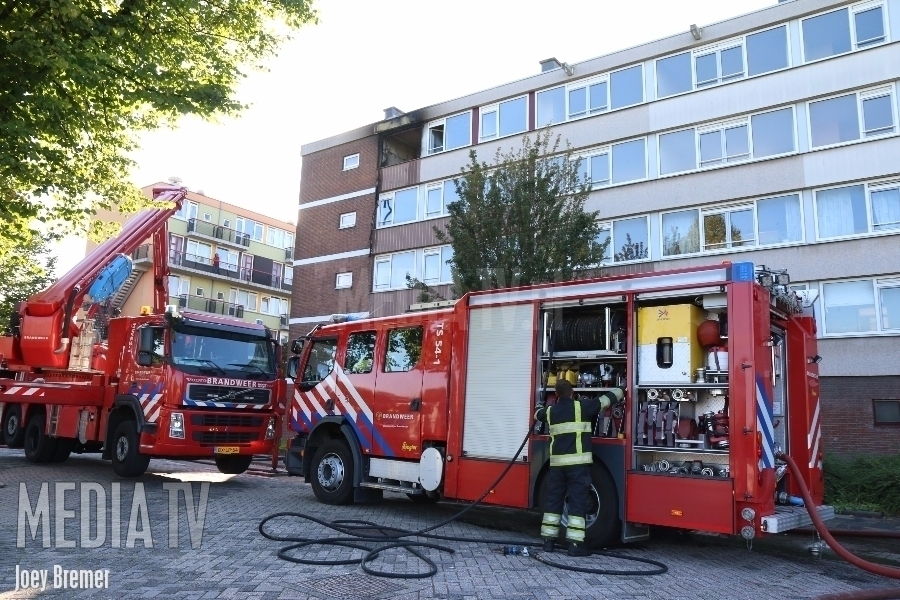 Grote brand in flatwoning Toscalaan Hoogvliet (video)