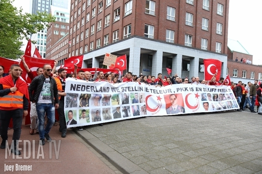 Turken protesteren in Rotterdam tegen PKK (video)